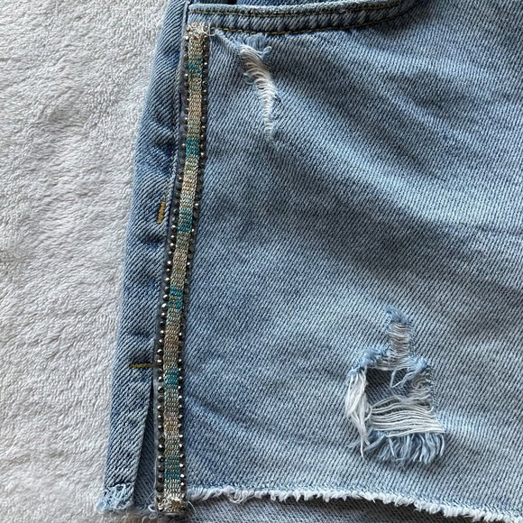 Zara embellished high waisted distressed light washed shorts size 2-4 - Picture 9 of 12